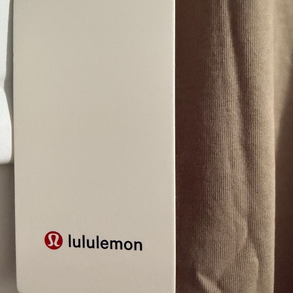 Lululemon Relaxed Fit Cotton Jersey T-Shirt *Graphic (Size 4) in Sheer Oak - Picture 6 of 8